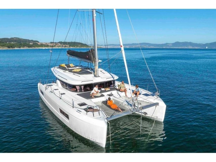 Lagoon 43 - Boatscribe.com