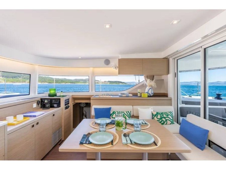 Lagoon 43 - Boatscribe.com