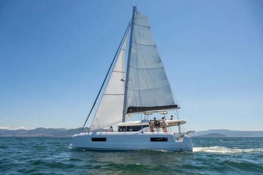 Lagoon 43 - Boatscribe.com