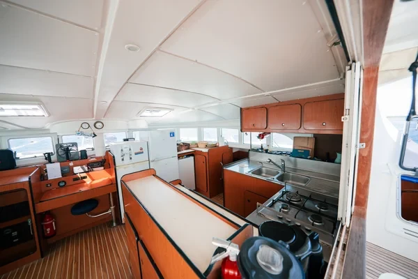 Lagoon 570 - Boatscribe.com