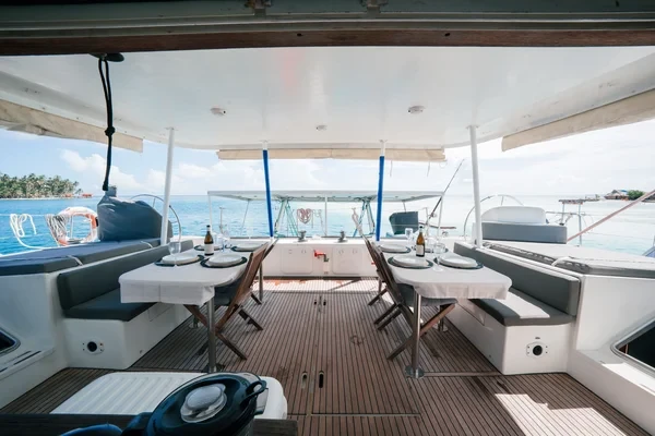 Lagoon 570 - Boatscribe.com