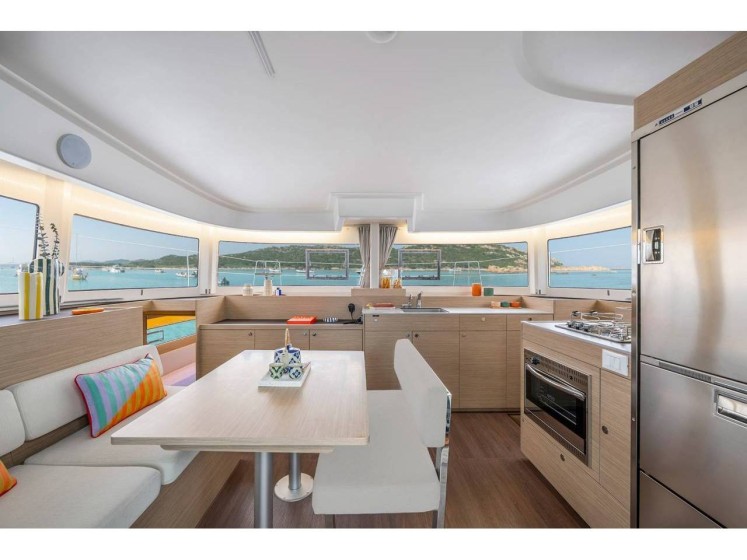 Lagoon 38 - Boatscribe.com