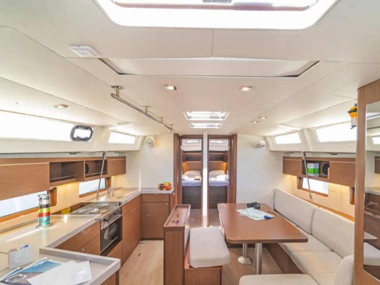 Oceanis 46.1 - Boatscribe.com