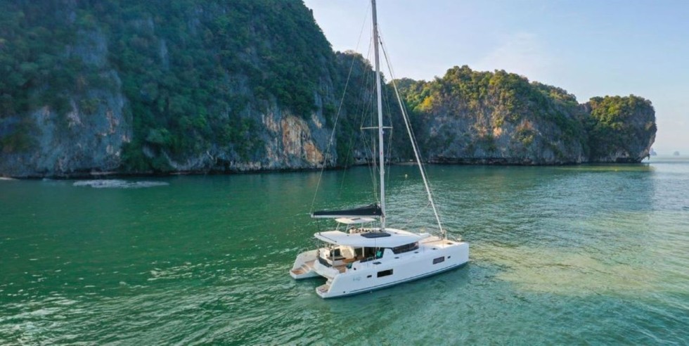 Lagoon 42 - Boatscribe.com