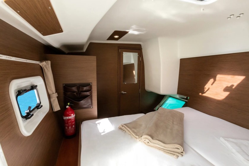 Lagoon 380 - Boatscribe.com