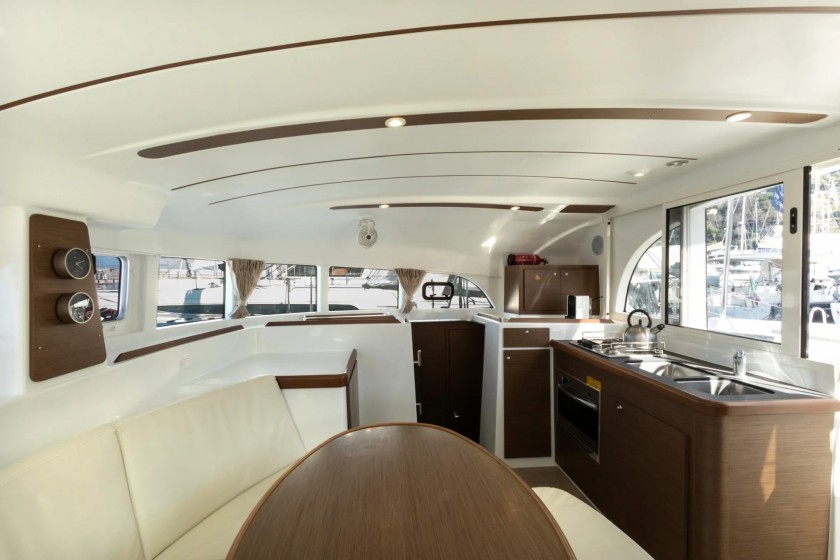 Lagoon 380 - Boatscribe.com