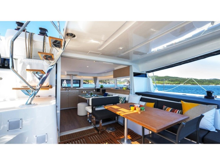 Lagoon 43 - Boatscribe.com