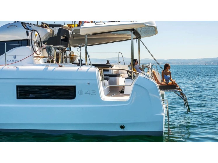 Lagoon 43 - Boatscribe.com