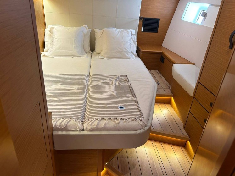 Jeanneau 54 - Boatscribe.com