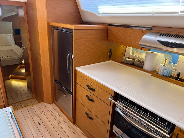 Jeanneau 54 - Boatscribe.com