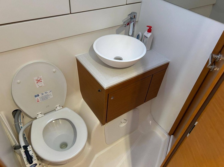 Jeanneau 54 - Boatscribe.com