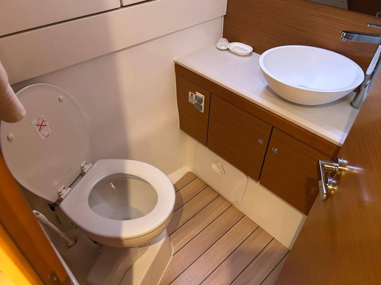 Jeanneau 54 - Boatscribe.com