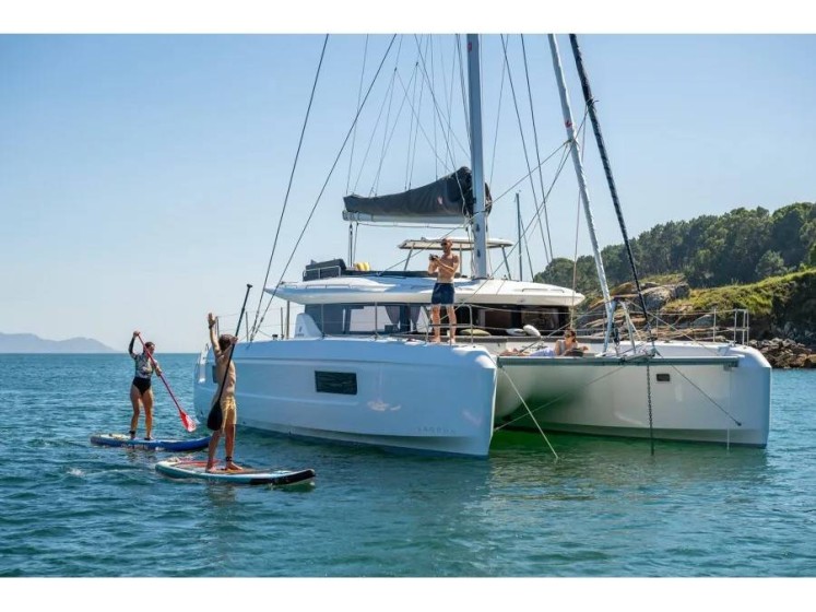 Lagoon 43 - Boatscribe.com