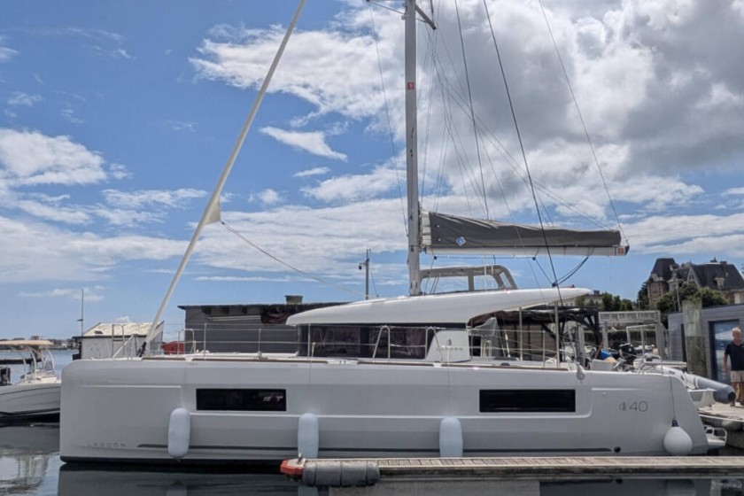 Lagoon 40 - Boatscribe.com
