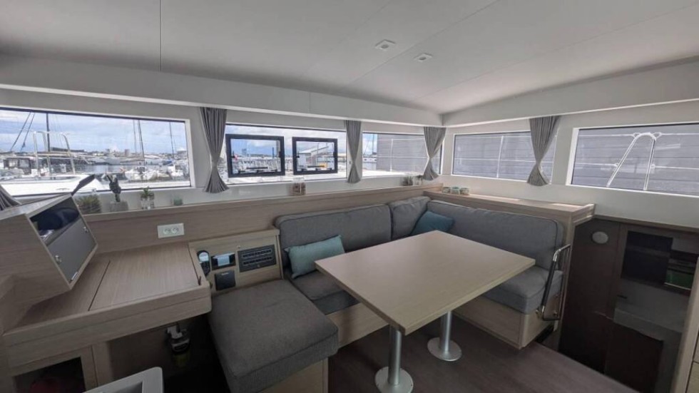 Lagoon 40 - Boatscribe.com