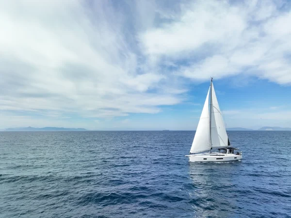 Oceanis 51.1 - Boatscribe.com