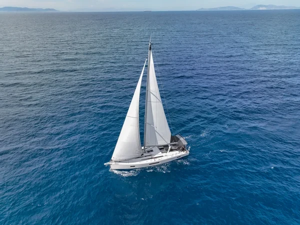 Oceanis 51.1 - Boatscribe.com