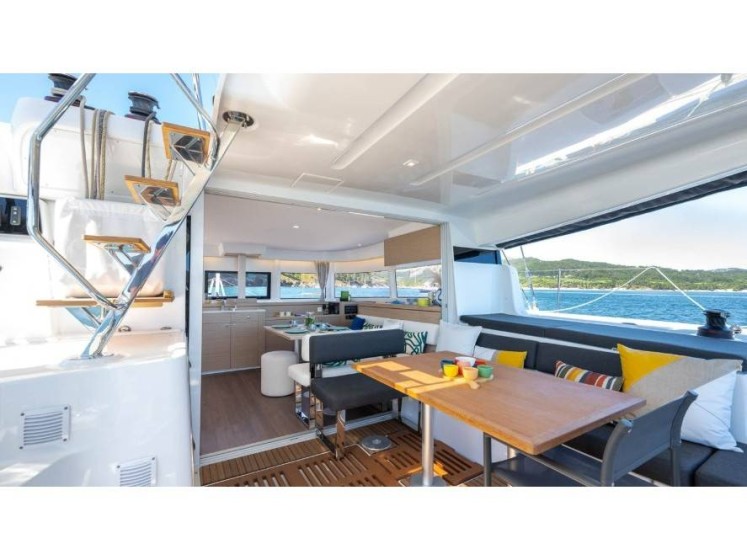 Lagoon 43 - Boatscribe.com