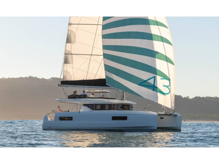 Lagoon 43 - Boatscribe.com
