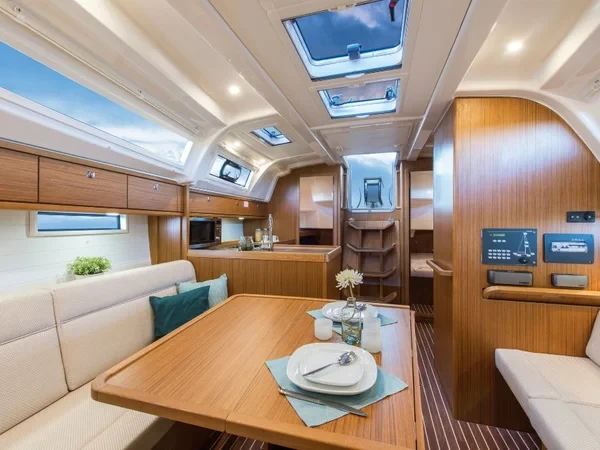 Bavaria 37 Cruiser - Boatscribe.com