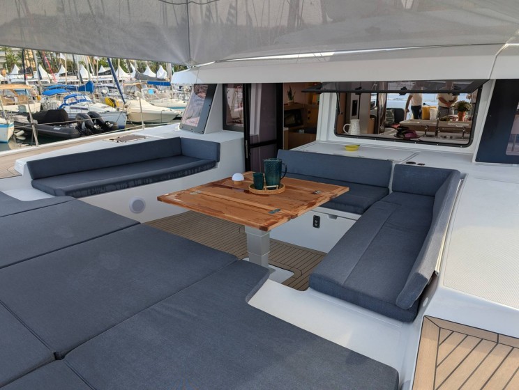 Bali 5.2 - Boatscribe.com