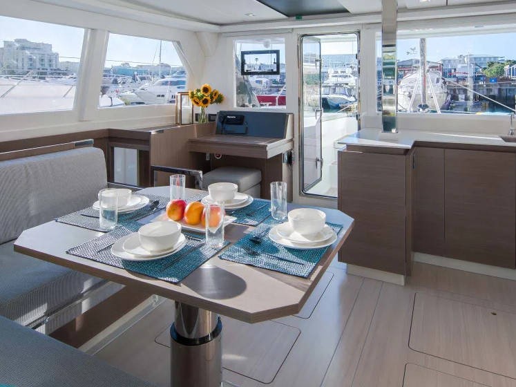 Leopard 42 - Boatscribe.com