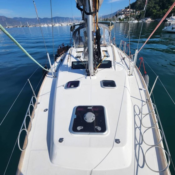 Oceanis 40 - Boatscribe.com