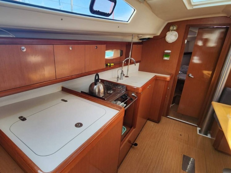 Oceanis 40 - Boatscribe.com