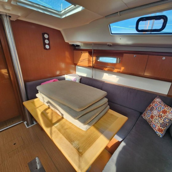 Oceanis 40 - Boatscribe.com