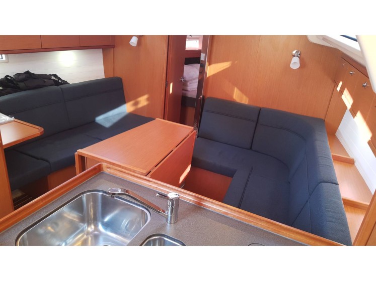 Bavaria 37 Cruiser - Boatscribe.com