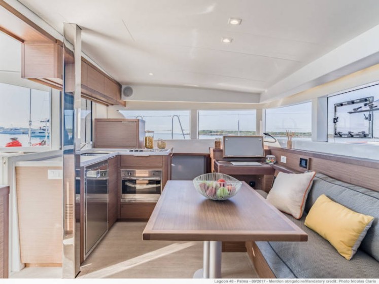 Lagoon 40 - Boatscribe.com