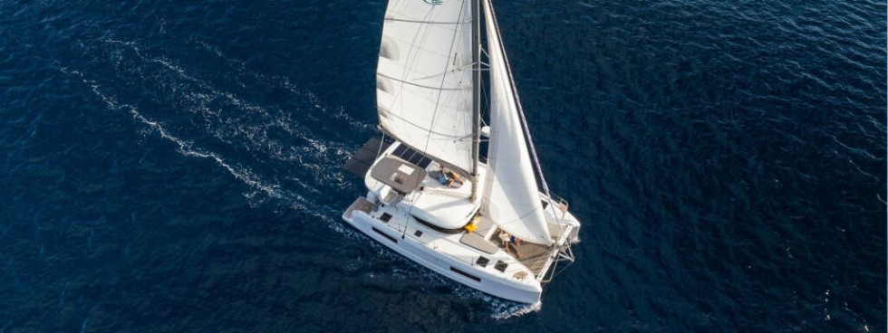 Lagoon 38 - Boatscribe.com