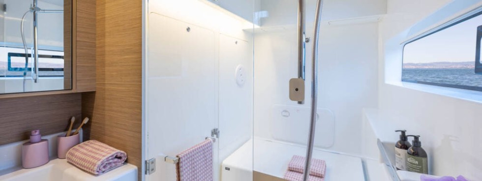 Lagoon 38 - Boatscribe.com