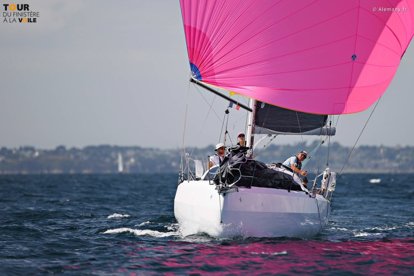 Sun Fast 3300 - Boatscribe.com