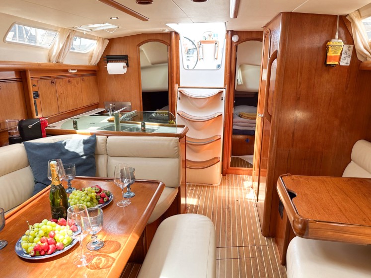 Sun Odyssey 40.3 - Boatscribe.com