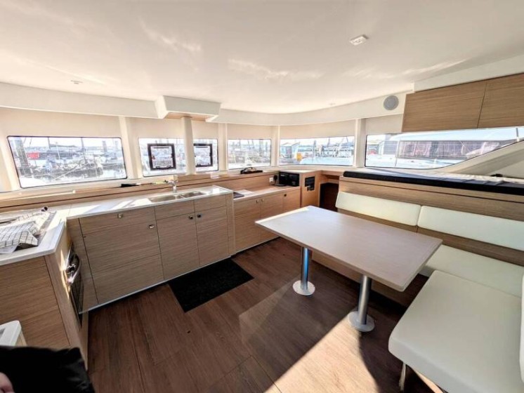 Lagoon 43 - Boatscribe.com