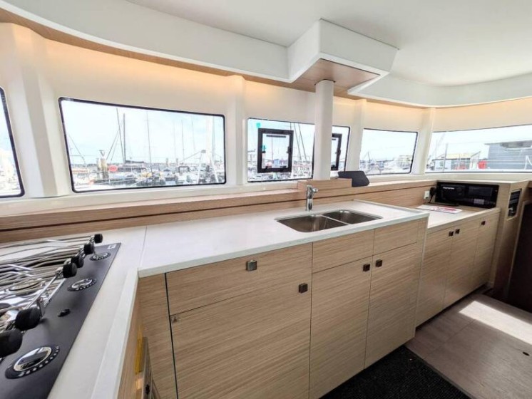 Lagoon 43 - Boatscribe.com