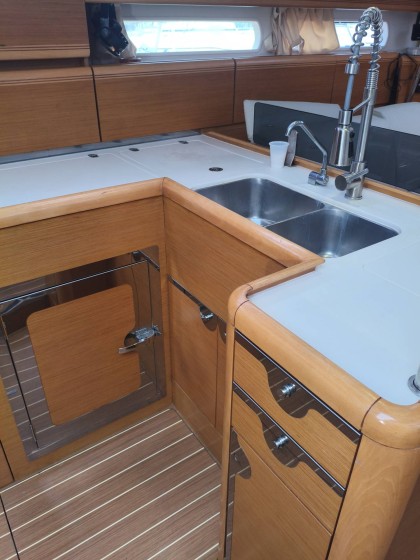 Jeanneau 53 - Boatscribe.com