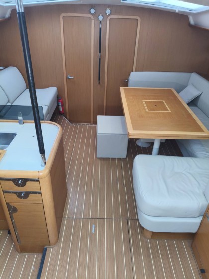 Jeanneau 53 - Boatscribe.com