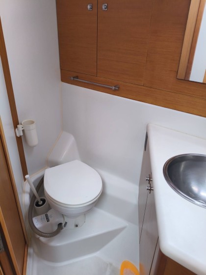 Jeanneau 53 - Boatscribe.com