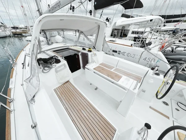 Oceanis 35.1 - Boatscribe.com