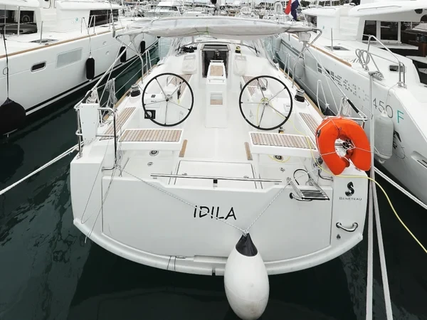Oceanis 35.1 - Boatscribe.com