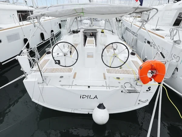 Oceanis 35.1 - Boatscribe.com