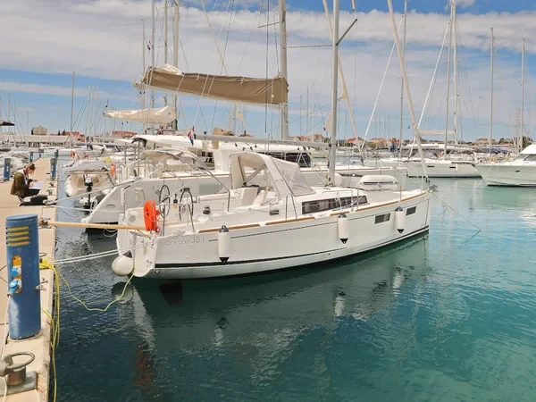Oceanis 35.1 - Boatscribe.com