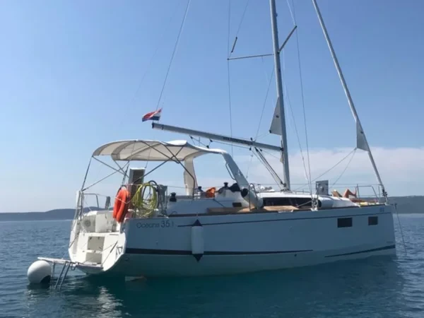 Oceanis 35.1 - Boatscribe.com