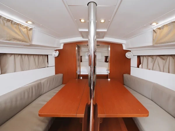 Oceanis 35.1 - Boatscribe.com
