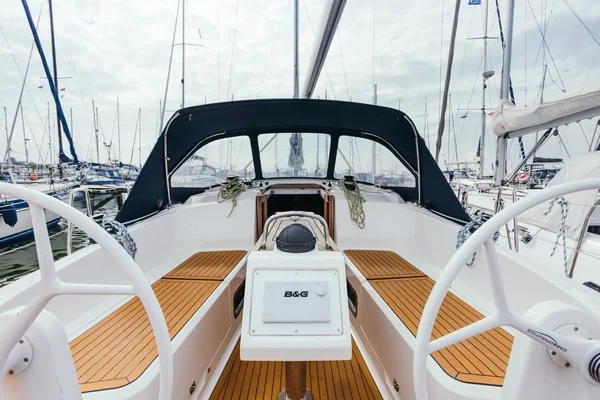 Bavaria 37 Cruiser - Boatscribe.com