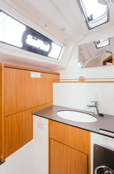 Bavaria 37 Cruiser - Boatscribe.com