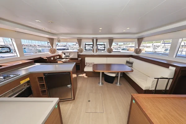 Lagoon 450 F - Boatscribe.com