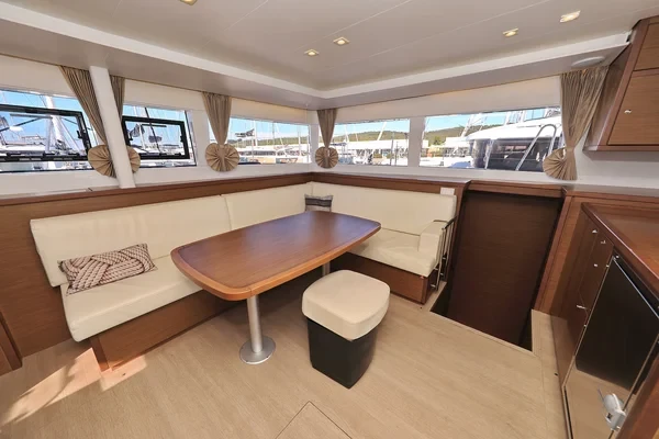 Lagoon 450 F - Boatscribe.com